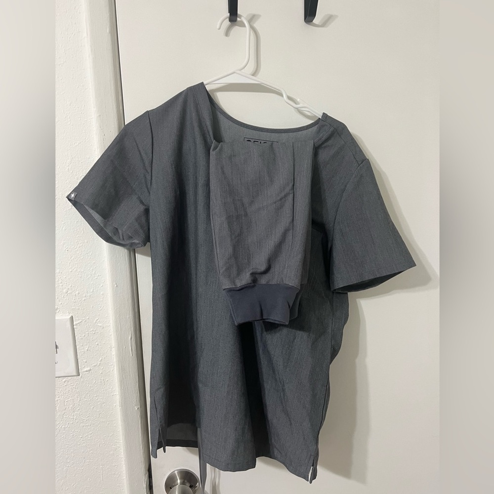 Women’s Figs scrub set in graphite